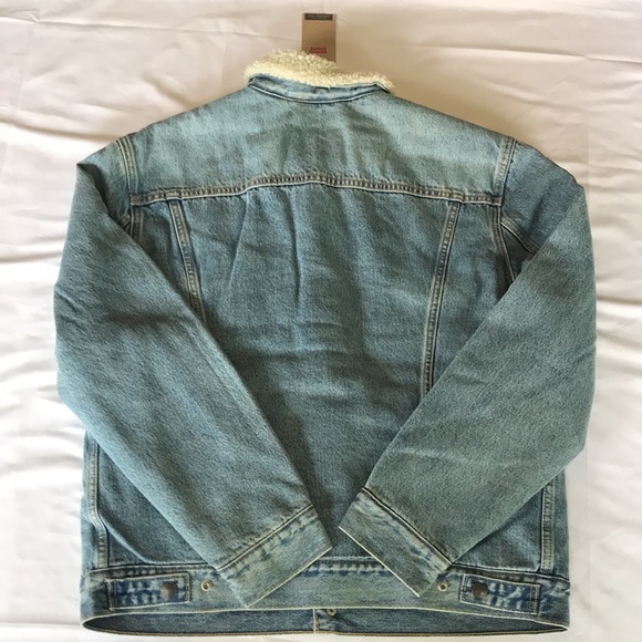 Levi’s Sherpa Trucker Jean Jacket Faded Medium/Light Wash size M NWT - Picture 3 of 6